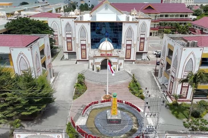 Bangkit dari lumpur tsunami, mencengangkan dunia