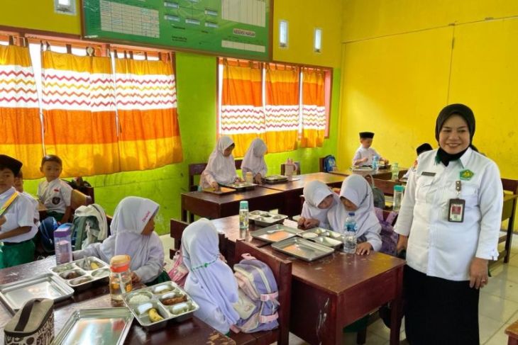 Kemenag awasi program MBG perdana  di Madrasah Bolsel