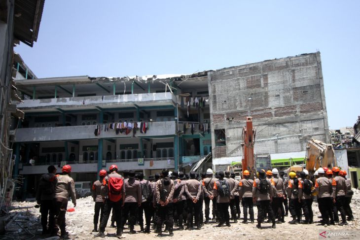 Penutupan operasi SAR mushalla ambruk di Ponpes Al Khoziny