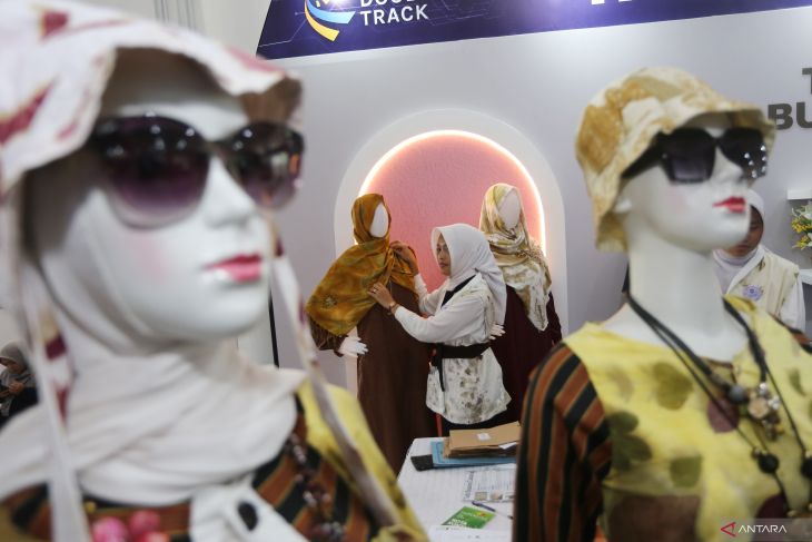 Pameran SMA Double Track di Surabaya