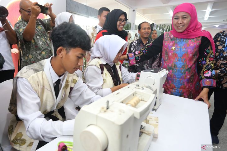 Pameran SMA Double Track di Surabaya
