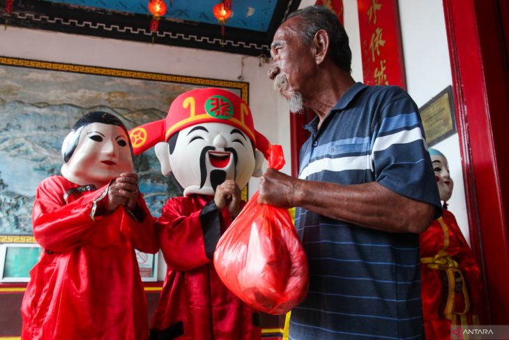 Derma sosial pembagian sembako gratis di kelenteng Boen Bio