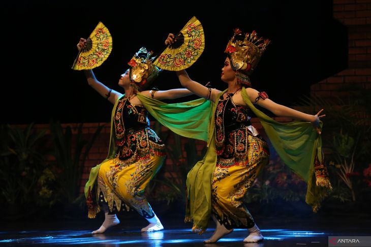 Gelar karya seni tari di Surabaya