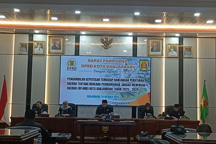 Pimpinan DPRD Banjarbaru buka rapat paripurna pengesahan RPJMD 2025-2025