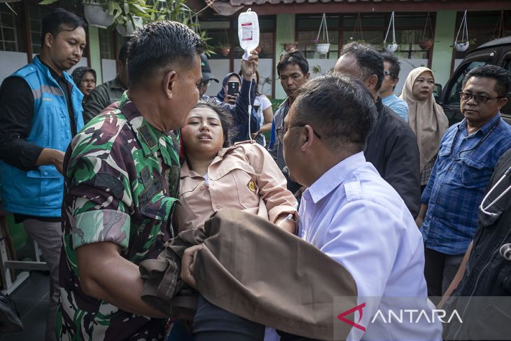 Penanganan korban diduga keracunan MBG di Cisarua