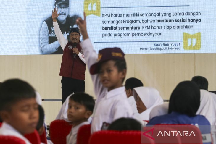 Mensos tinjau Sekolah Rakyat di Kota Serang