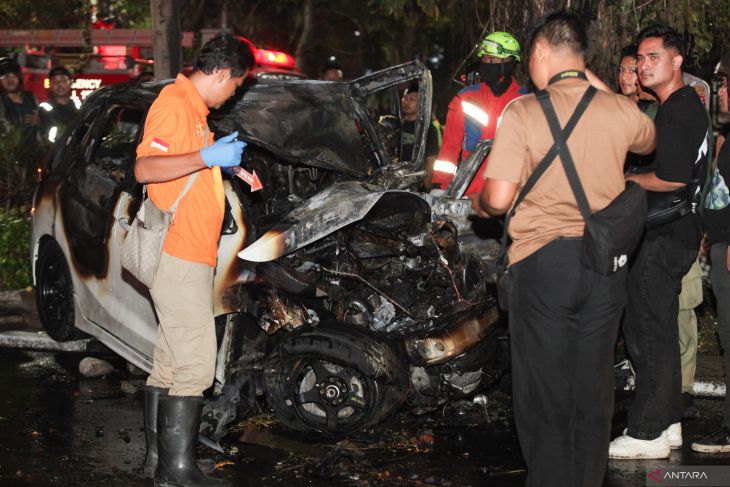 Kecelakaan mobil di Surabaya