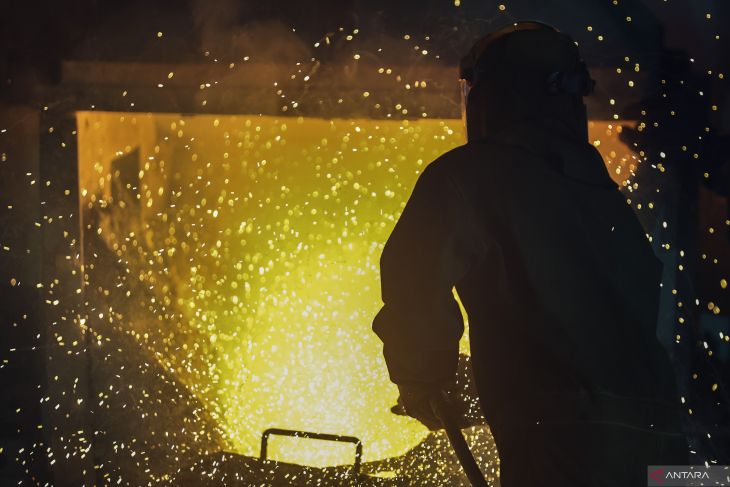 Peleburan timah cair di Bangka Belitung