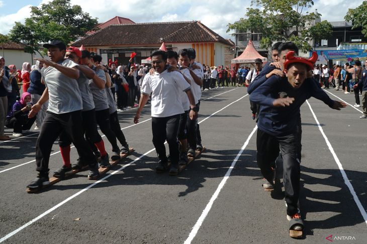Festival permainan tradisional di Tulungagung