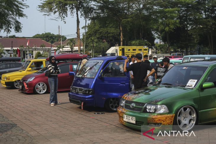 Kontes mobil modifikasi di Kota Serang
