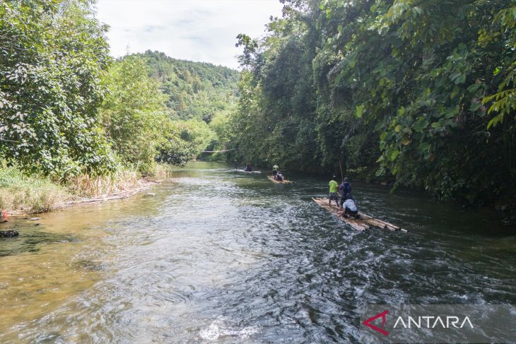 Tradisi dan wisata alam Sungai Amandit Loksado jadi unggulan Geopark Meratus