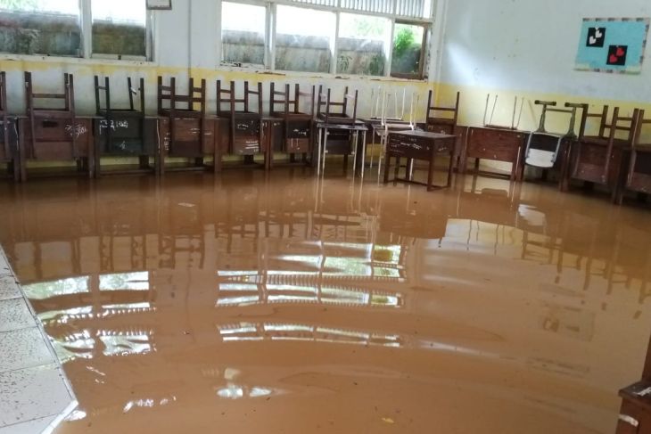 Sekolah di Aceh Jaya terendam banjir, proses belajar mengajar terganggu