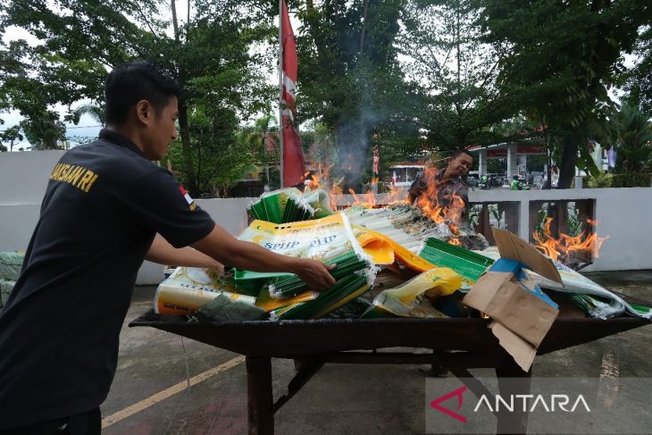 Pemusnahan hasil penindakan Kejari Pontianak