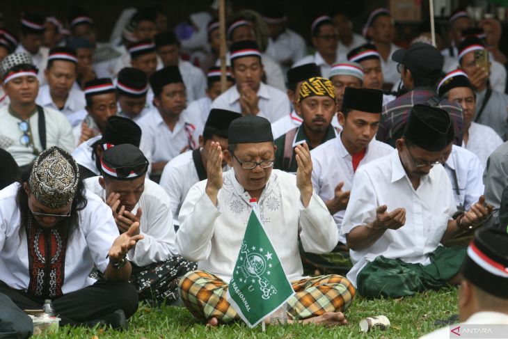 Unjuk rasa alumni pesantren Lirboyo Kediri