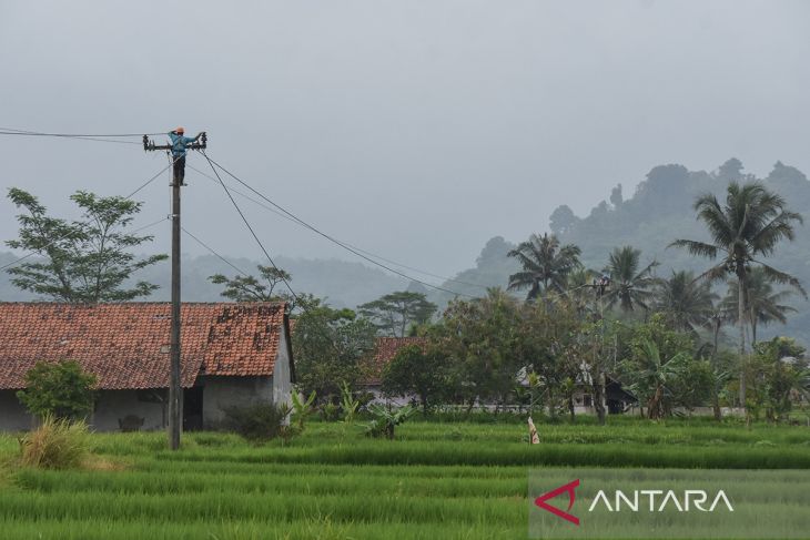 Instalasi jaringan program listrik desa