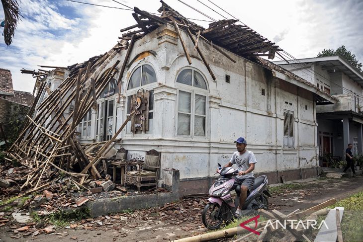Rumah berstatus ODCB ambruk di Kabupaten Bandung Barat