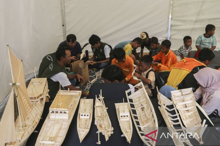 Lokakarya pembuatan miniatur perahu