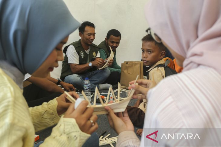 Lokakarya pembuatan miniatur perahu