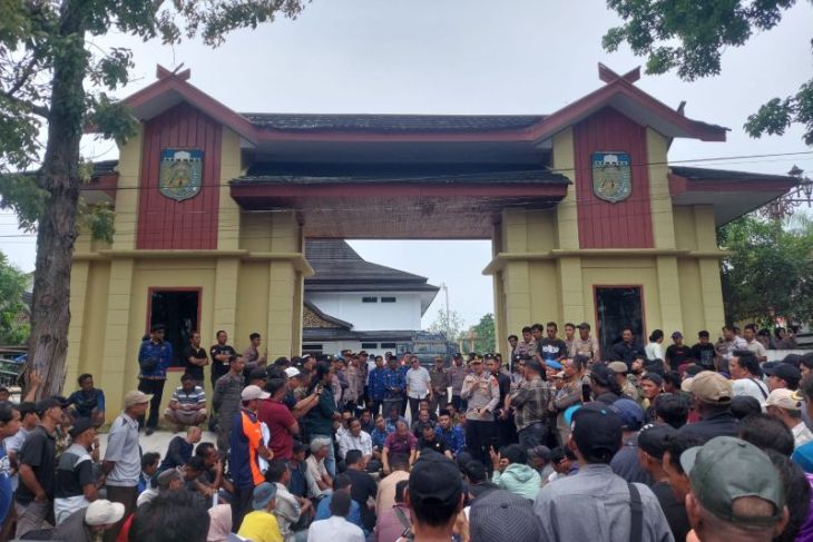 Polisi kawal unjuk rasa masyarakat dan mahasiswa terkait HGU di Tebo
