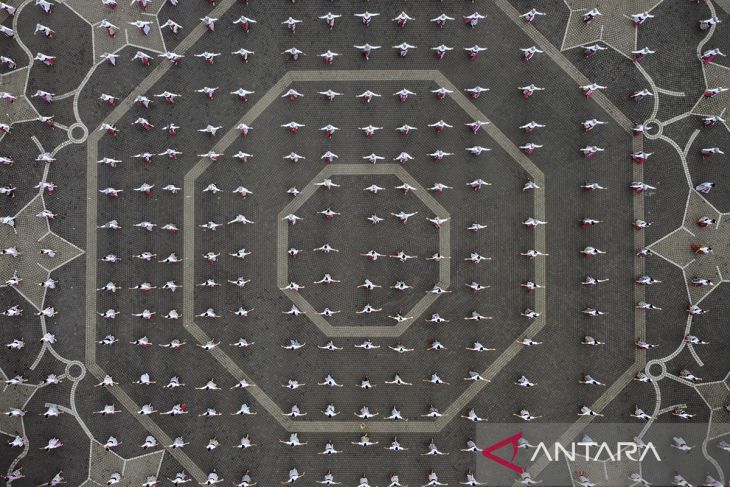 Peringatan Hari Sumpah Pemuda dengan Tari Jaipong kolosal