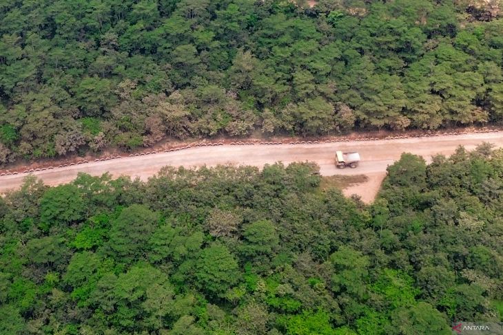 Penghijauan area tambang emas