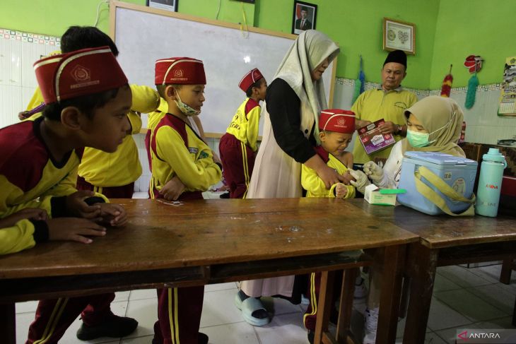 Cakupan imunisasi lengkap 2025