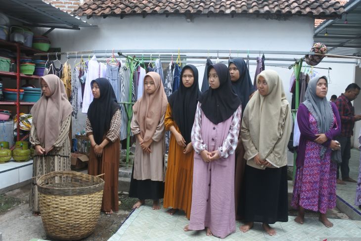 Atap asrama ponpes ambruk di Situbondo