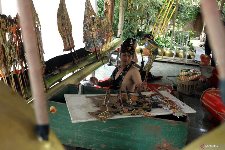 Pertunjukan wayang gedog di Malang
