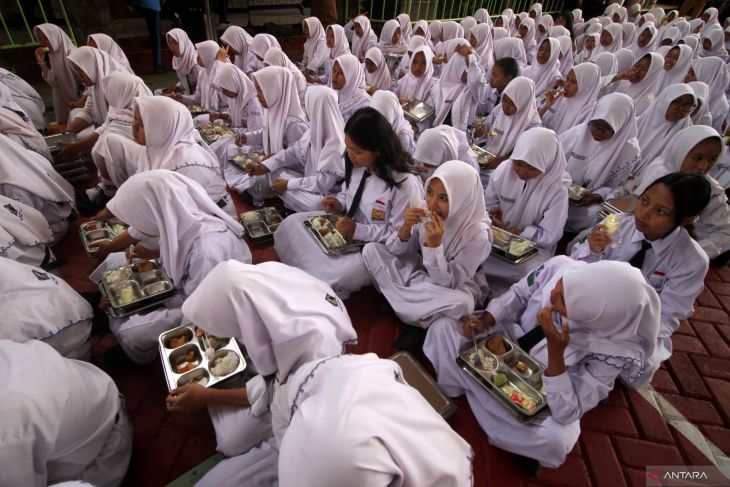 Distribusi Makanan Bergizi Gratis  SPPG Polresta Sidoarjo