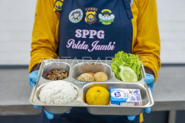 Distribusi nasi gemuk SPPG Polda Jambi