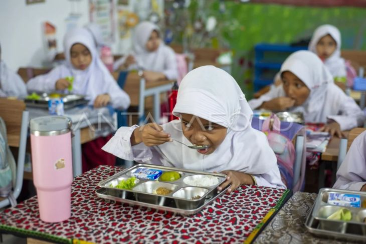 Distribusi nasi gemuk SPPG Polda Jambi
