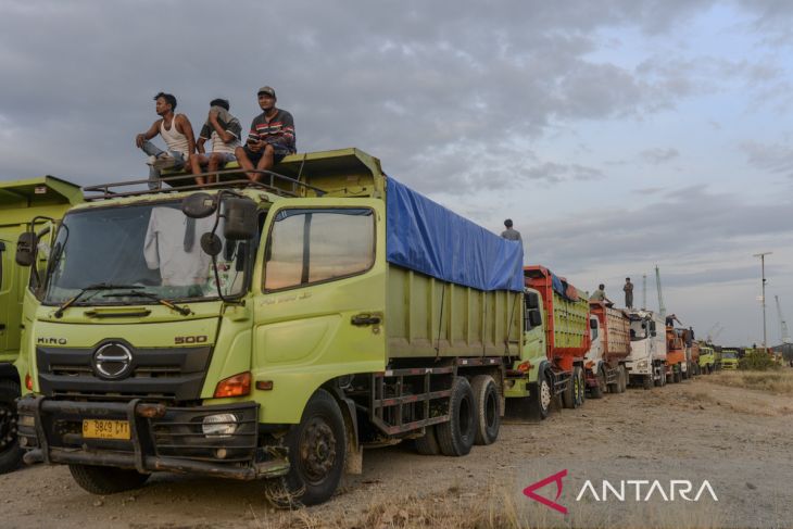 Antisipasi kepadatan truk di Banten