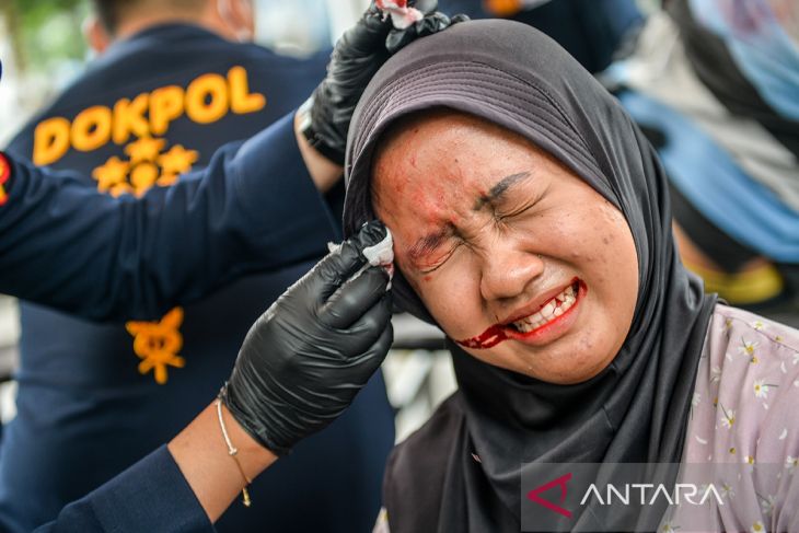 Simulasi tanggap bencana di Bandung