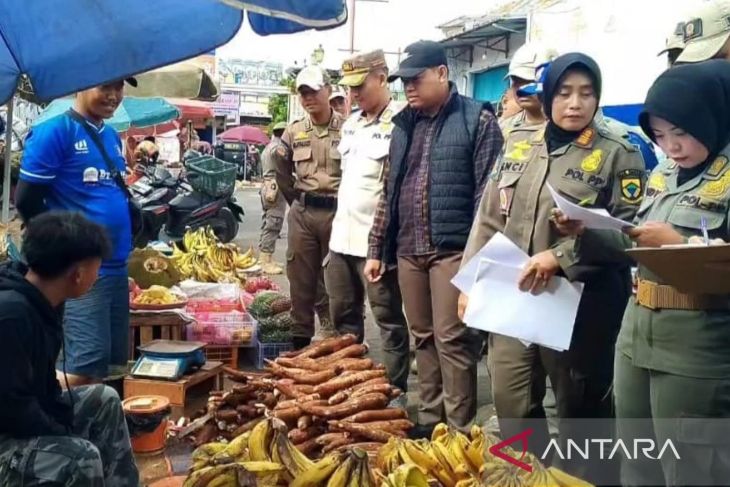 Satpol PP Cianjur berikan SP3 sebelum eksekusi pedagang Bomero