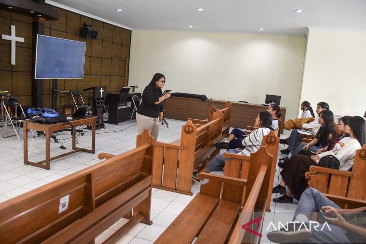 Pembelajaran Agama Kristen di gereja bagi siswa nonmuslim