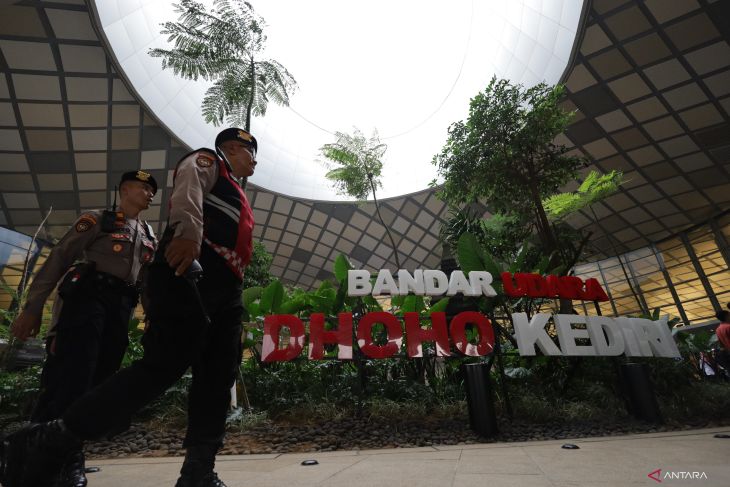 Bandara Dhoho Kediri kembali beroperasi