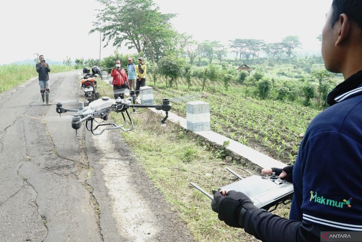 Jasa penyemprotan menggunakan drone