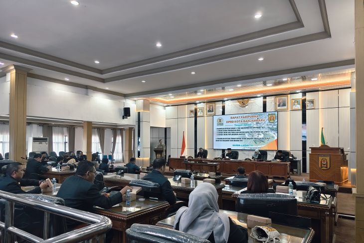 Suasana rapat paripurna DPRD Banjarbaru tentang pengesahan empat buah perda