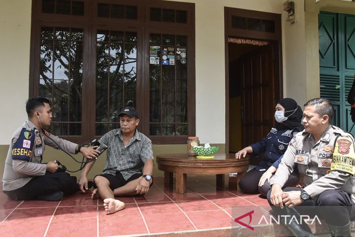 Layanan pemeriksaan kesehatan korban pergerakan tanah