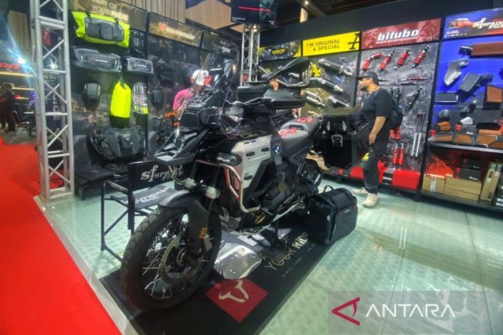 SW-Mototech hadirkan perlengkapan touring di IMHAX 2025