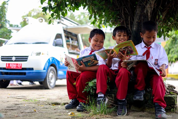 Layanan mobil perpustakaan keliling di Tuban