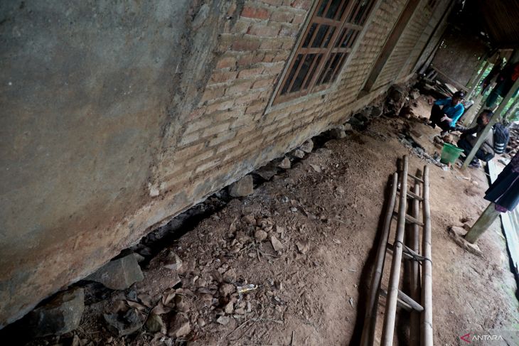 Tanah gerak di Trenggalek