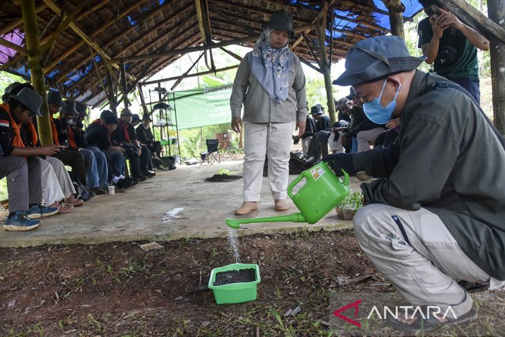 Peringatan Hari Pohon Sedunia di Tasikmalaya