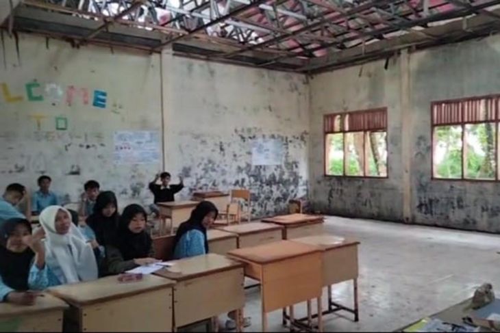 Bangunan SMAN di Simeulue rusak parah