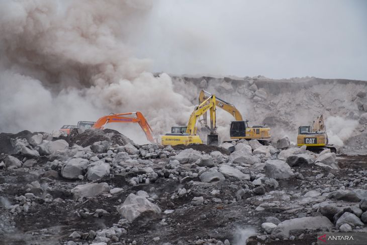 Upaya antisipasi risiko erupsi dan banjir lahar Semeru