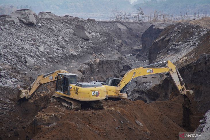 Upaya antisipasi risiko erupsi dan banjir lahar Semeru