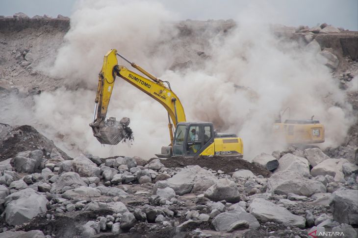 Upaya antisipasi risiko erupsi dan banjir lahar Semeru