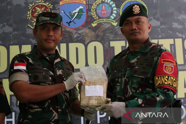 Satgas Pamtas Kostrad gagalkan penyelundupan narkotika di Perbatasan Entikong