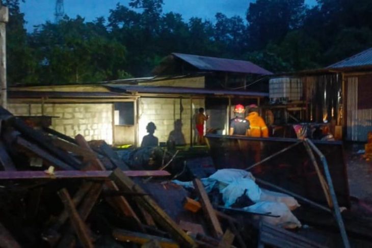 Gudang di Kompleks Pertamina Simeulue terbakar