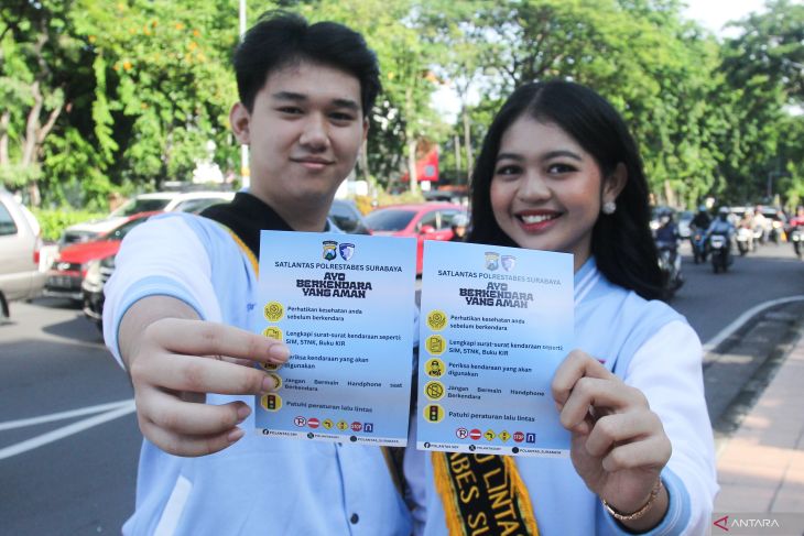 Sosialisasi keselamatan berlalu lintas di Surabaya